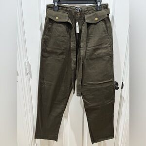 NWT - Women’s Banana Republic Dark Olive Cargo Pants - Size 8